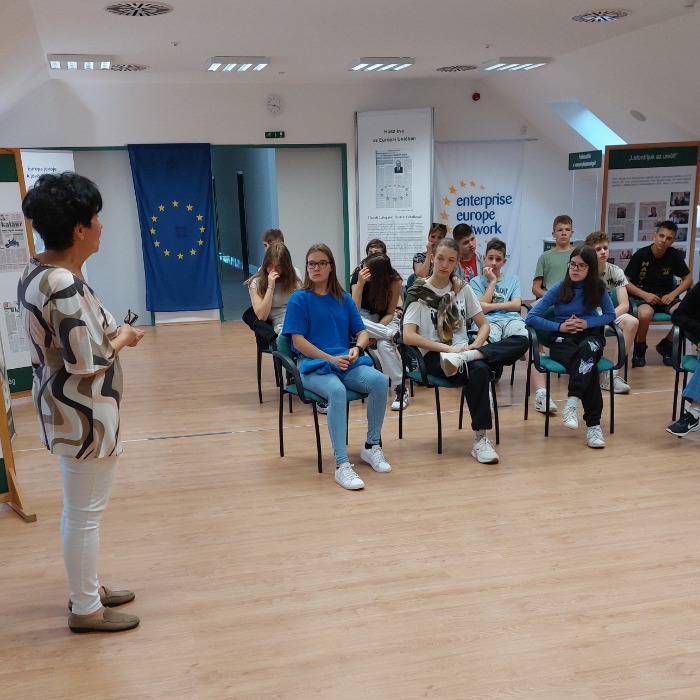 Pályaorientációs program keretében ismerkedtek a diákok az Európai Unióval.